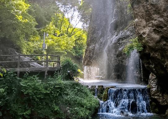 自由自在任游走 山河无恙我逍遥