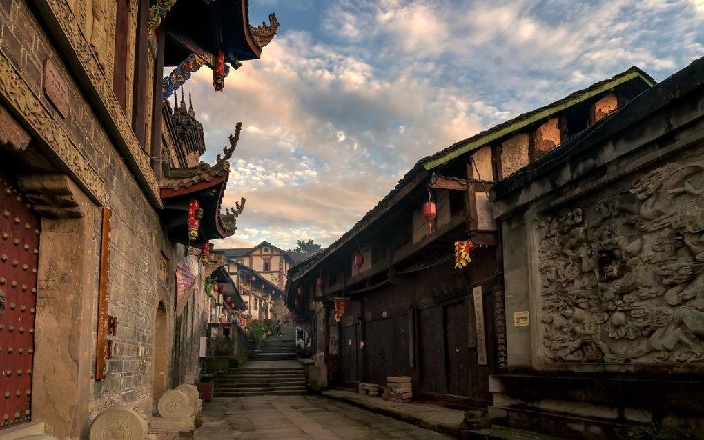 “尔滨”老铁周末可到同仁街领礼物