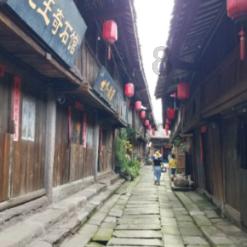大学生求职面试应不应该穿正装?- 专业的问答类网站